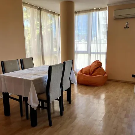 Lovely Spacious 3br Just Outside Of Centre Appartement